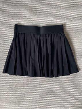 Aritzia / TNA - Black Micro Pleated Tennis Skirt